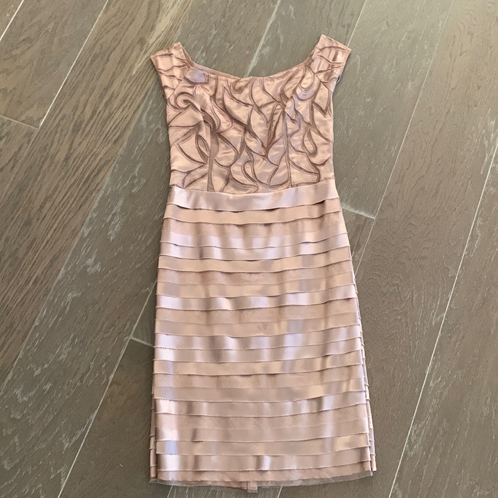 Evening dress in rose gold.
